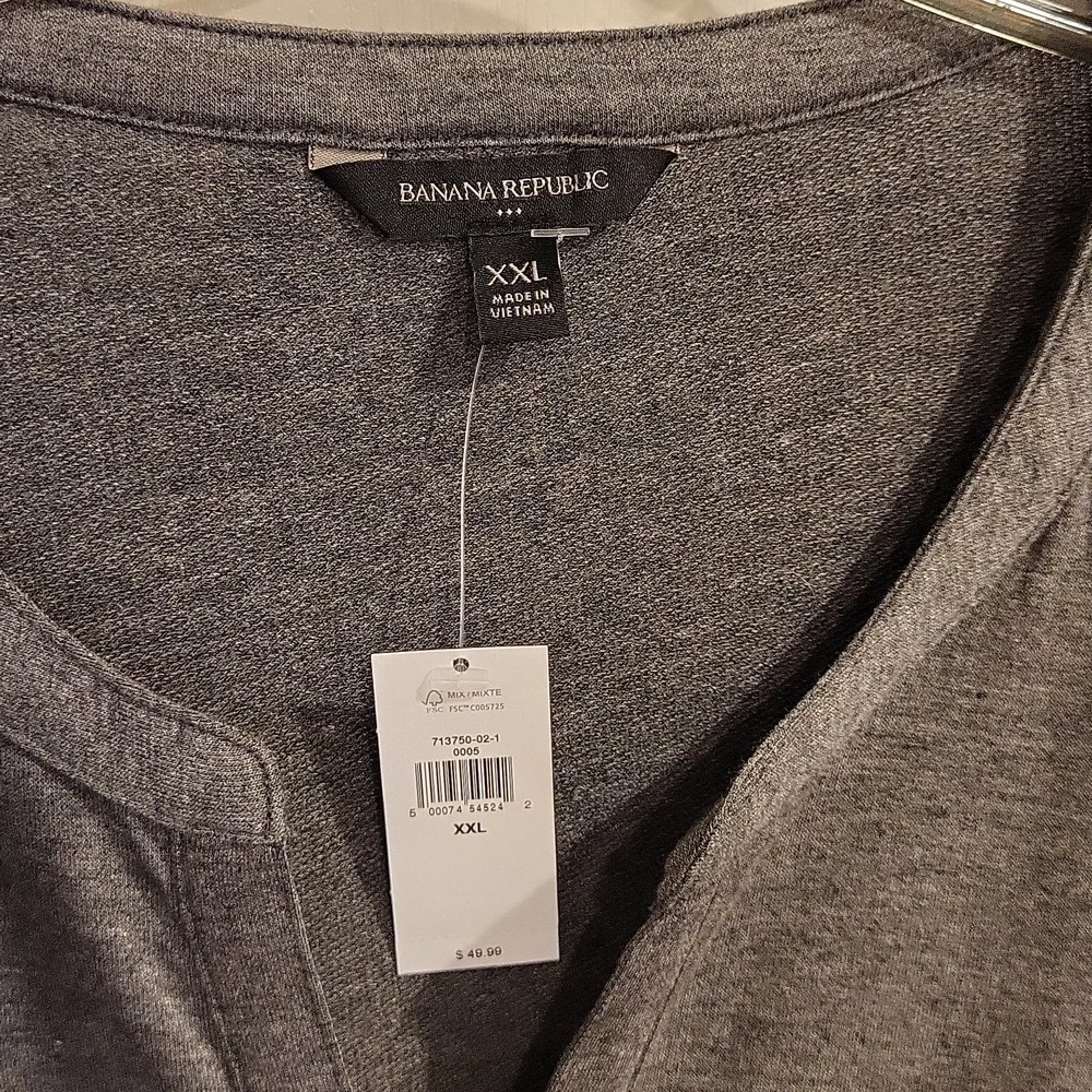 Banana Republic top. NWT - Picture 2 of 3